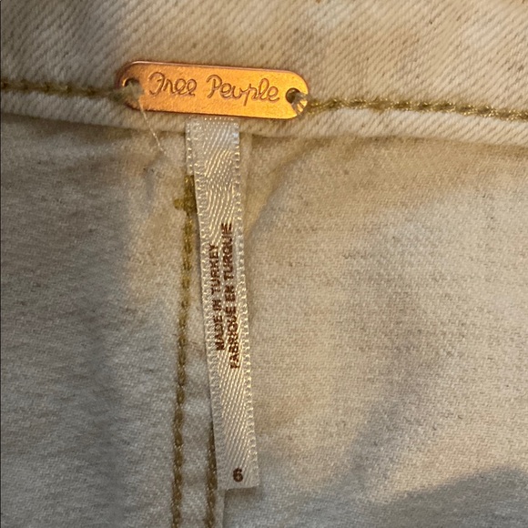 Free People Off-White Mini Denim Skirt Cargo Style Size 6 - Picture 2 of 4